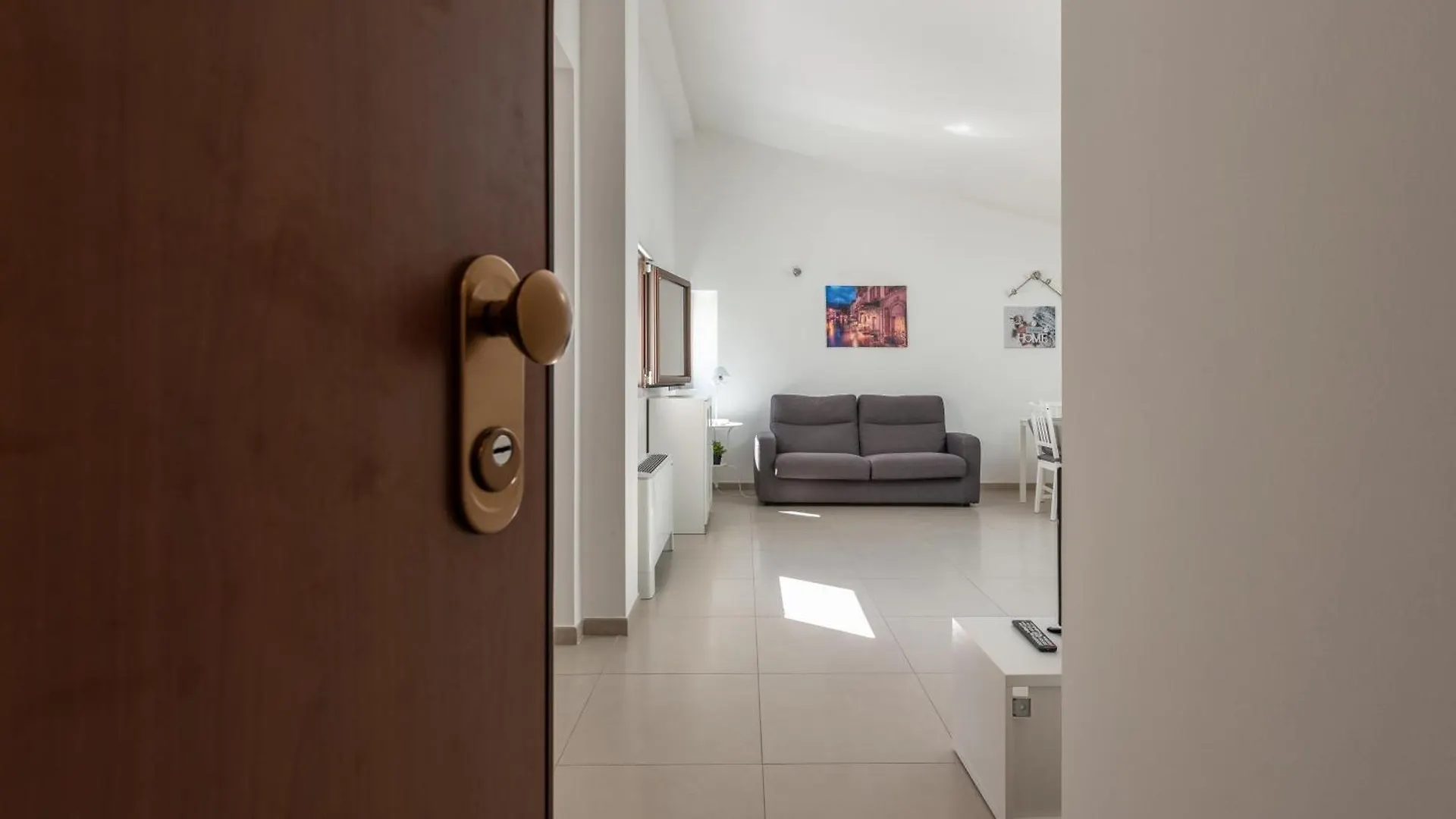Lumar Sicilia - Quaroni Apartment Palermo 0*,